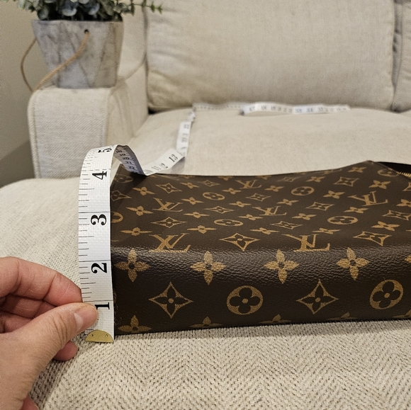 Almost New Louis Vuitton Toiletry Bag 26 - Picture 12 of 15